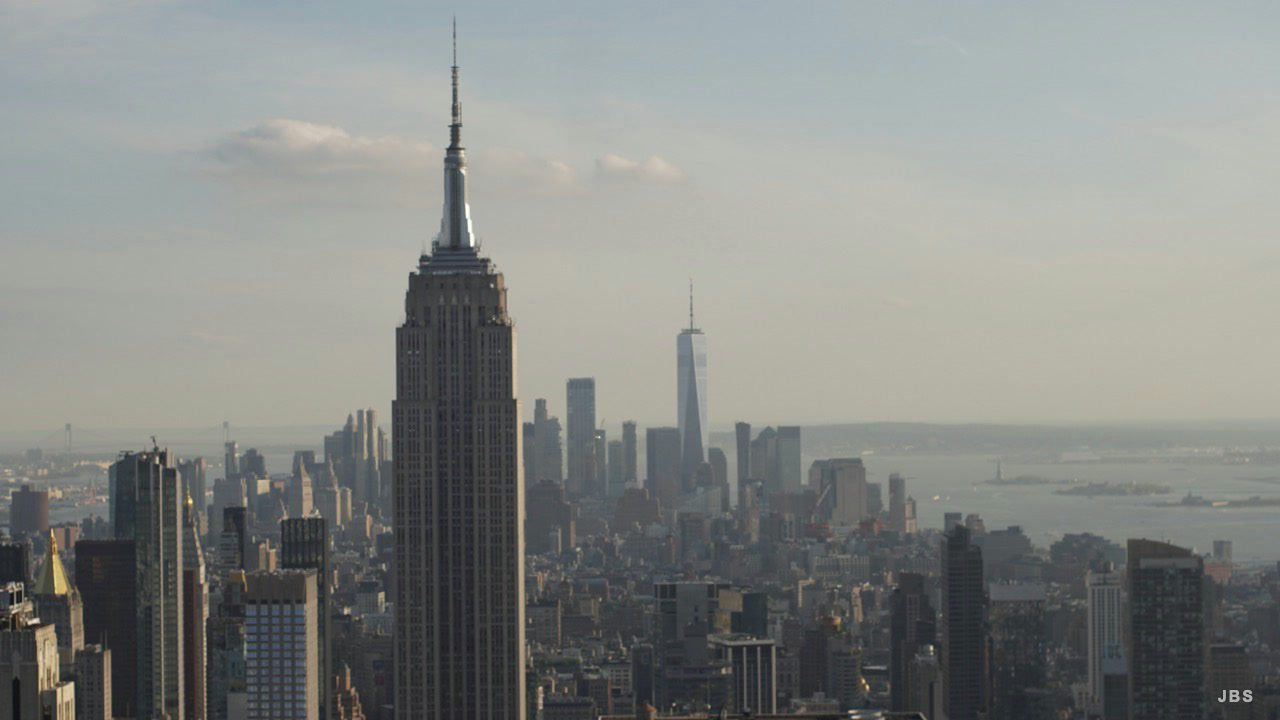 The Empire State Building above the Manhattan skyline